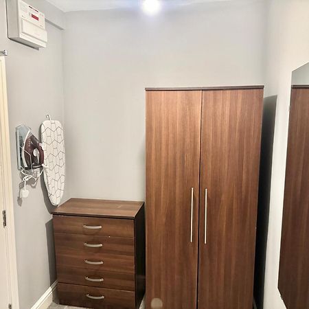 לונדון Modern En-Suite Rooms By Finsbury Park Station 8 Mins To King'S Cross By Tube מראה חיצוני תמונה